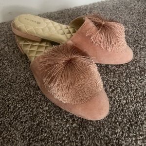 Birdies- The Songbird in Blush Slippers